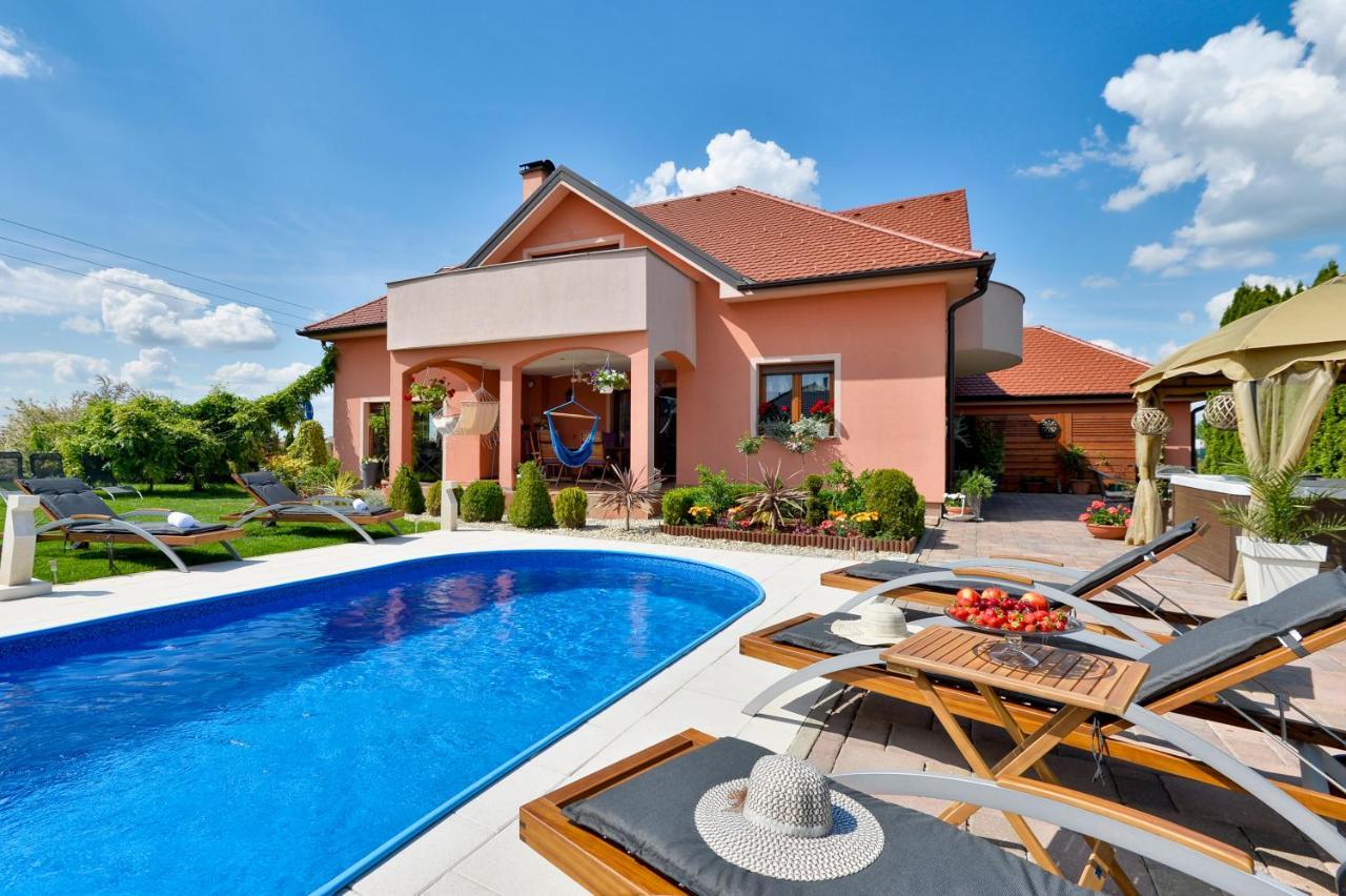 Holiday Villa Rita , Ideal For Families, Pool, Large Childrens Playground Varazdin Exterior photo