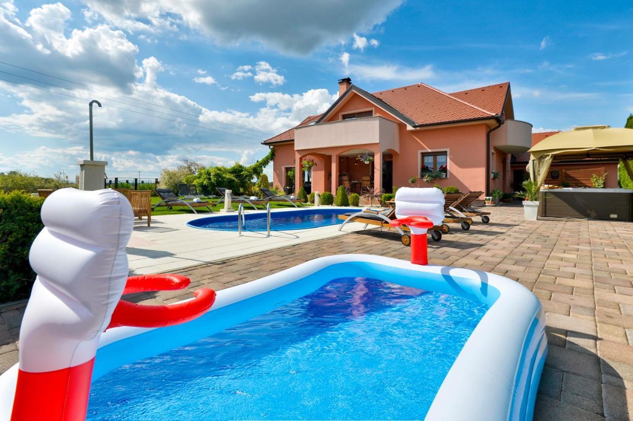 Holiday Villa Rita , Ideal For Families, Pool, Large Childrens Playground Varazdin Exterior photo