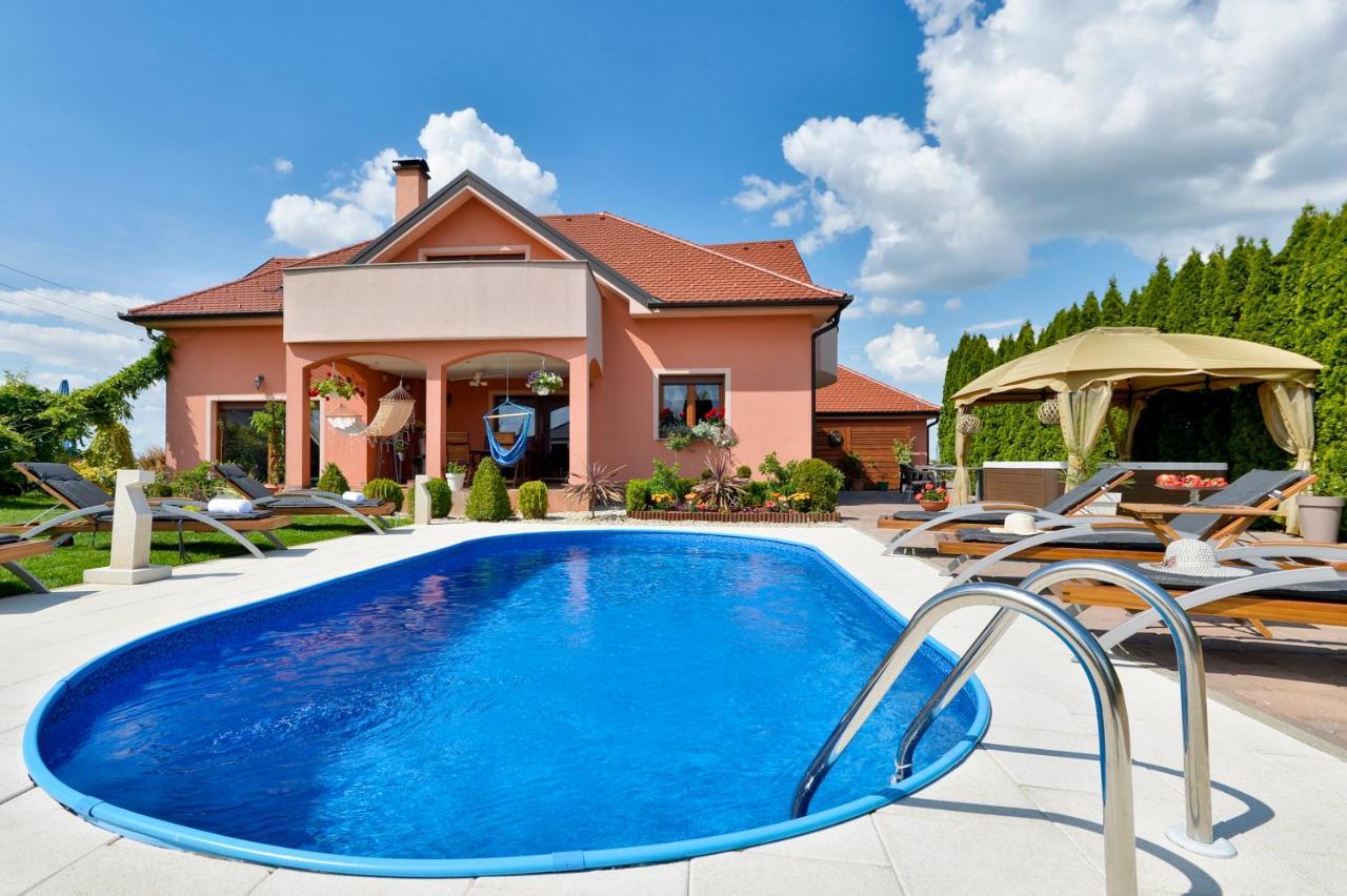 Holiday Villa Rita , Ideal For Families, Pool, Large Childrens Playground Varazdin Exterior photo