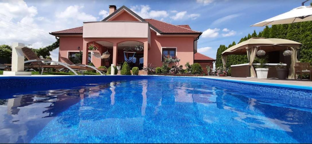 Holiday Villa Rita , Ideal For Families, Pool, Large Childrens Playground Varazdin Exterior photo