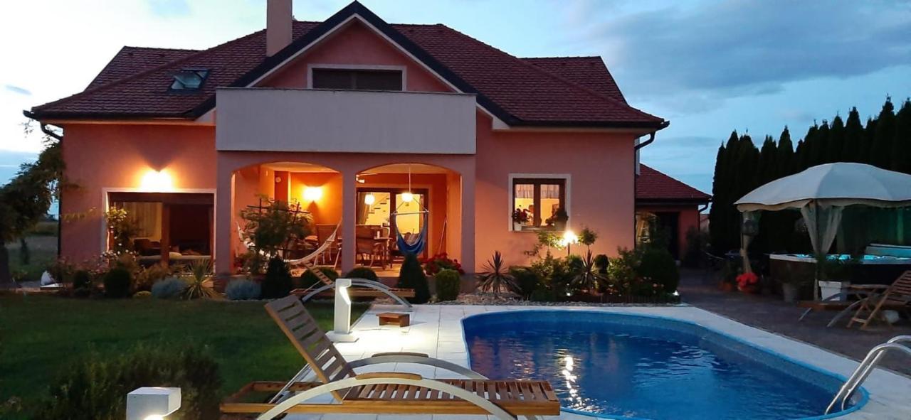 Holiday Villa Rita , Ideal For Families, Pool, Large Childrens Playground Varazdin Exterior photo